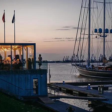 بوتيل Boat House